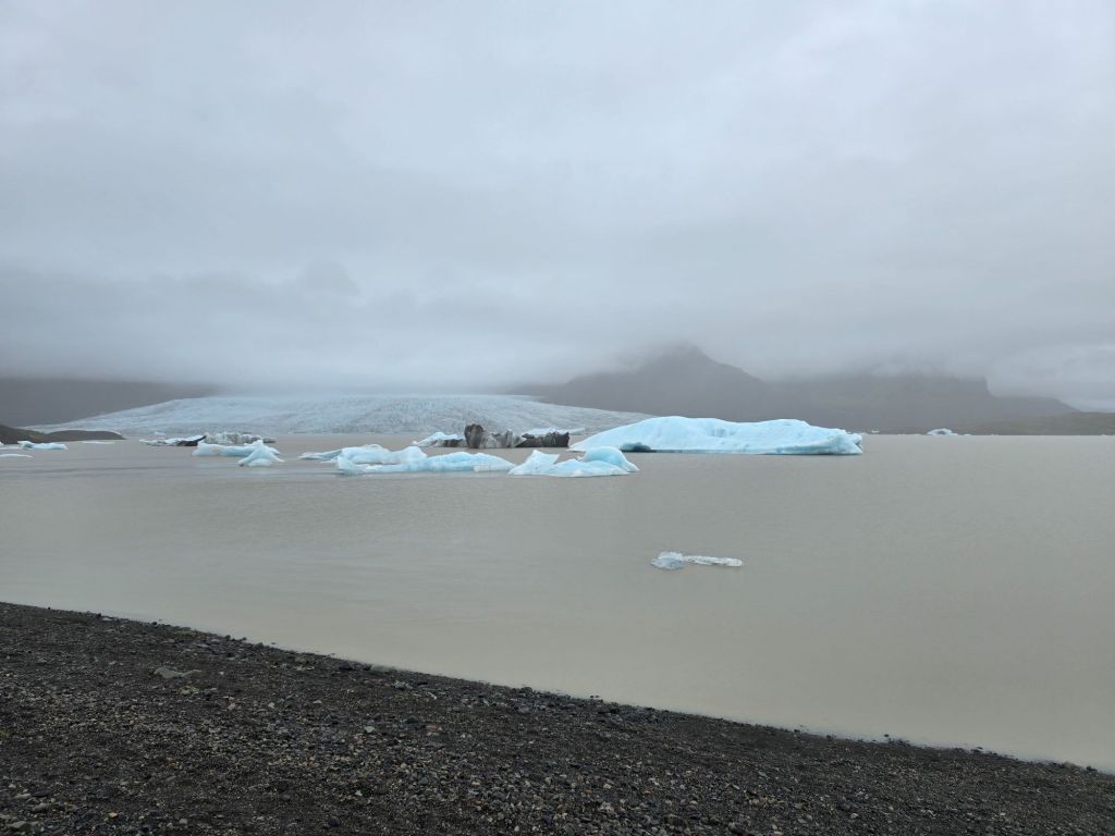 Auch hier gibt es wieder blaue Eisschollen