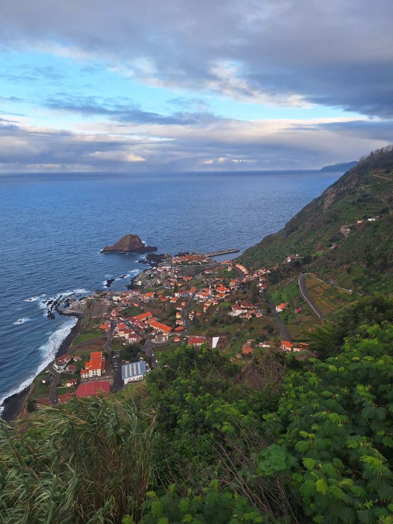 Der tolle Ausblick vom Miradouro do Caminho do Pico