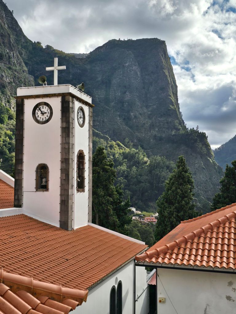 Die schöne Kirche in Curral das Freiras
