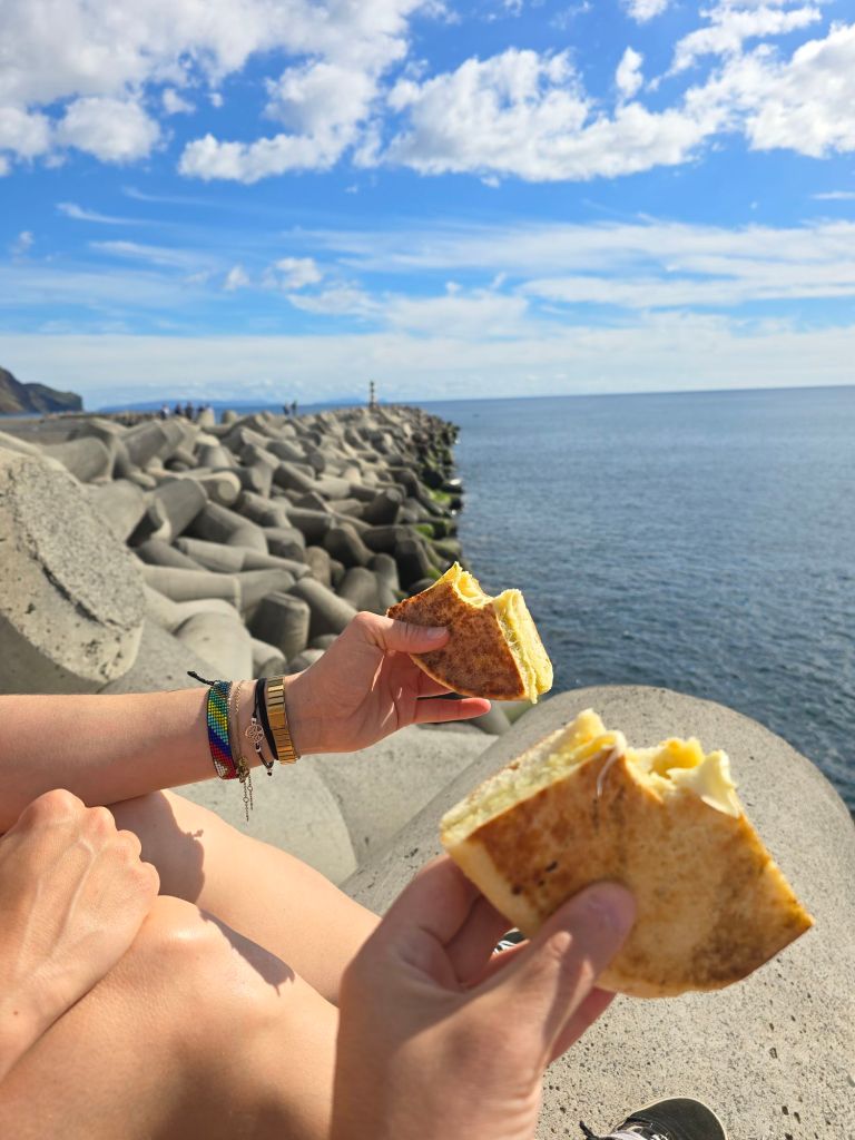 Bolo de Coca mit Käse und Meerblick 😍