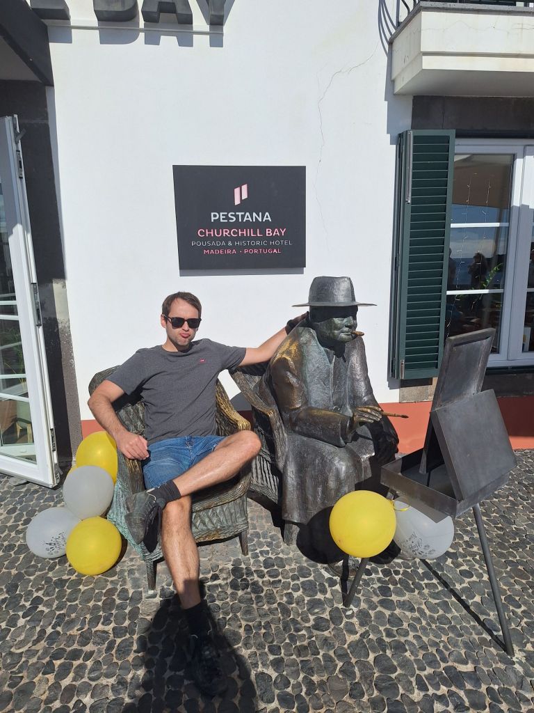 Marcus entspannt mit seinem Kumpel Churchill 😀