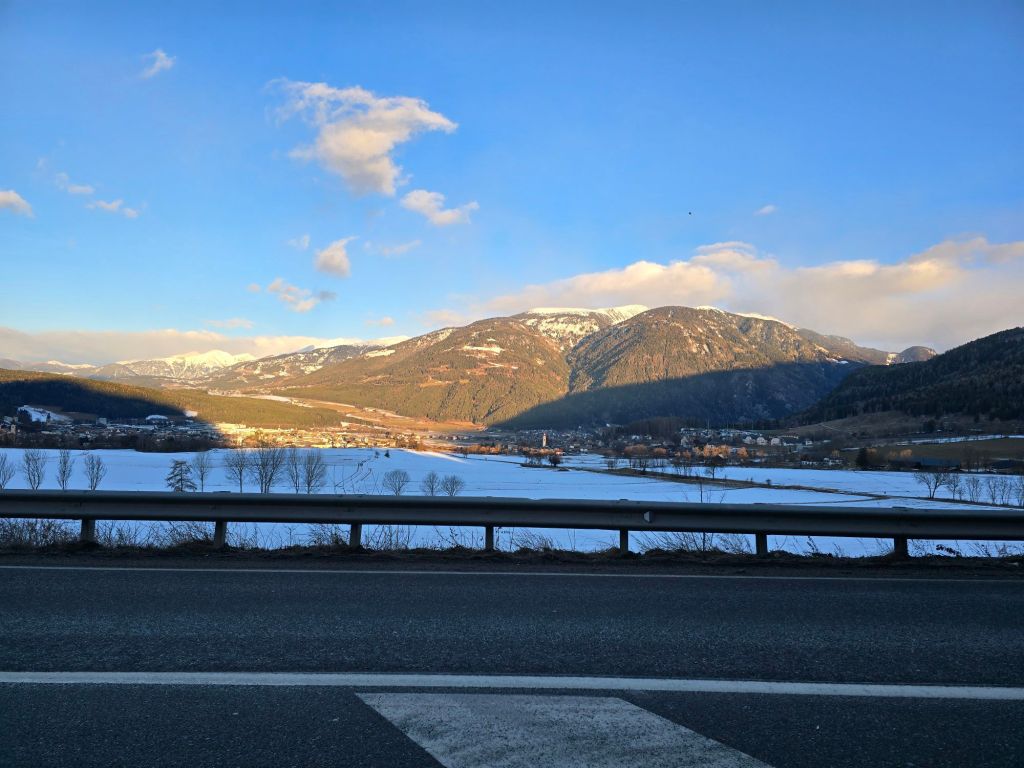 Schon vom Auto aus gibts tolle Ausblicke (hier auf Bruneck)