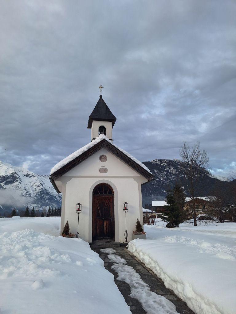 Kapellen und Kirchen gibts genug 😀
