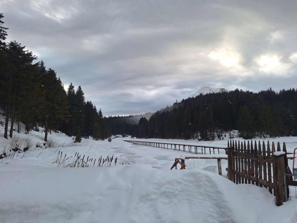 Der zugefrorene Weidachsee