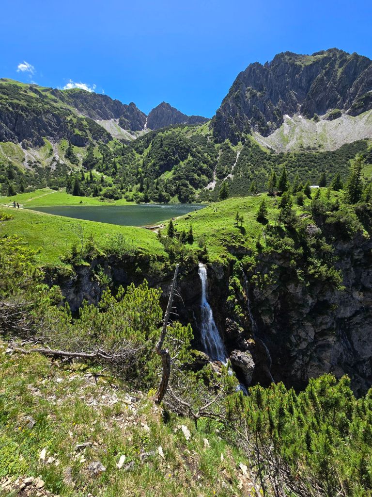 Den gabs sogar mit Wasserfall
