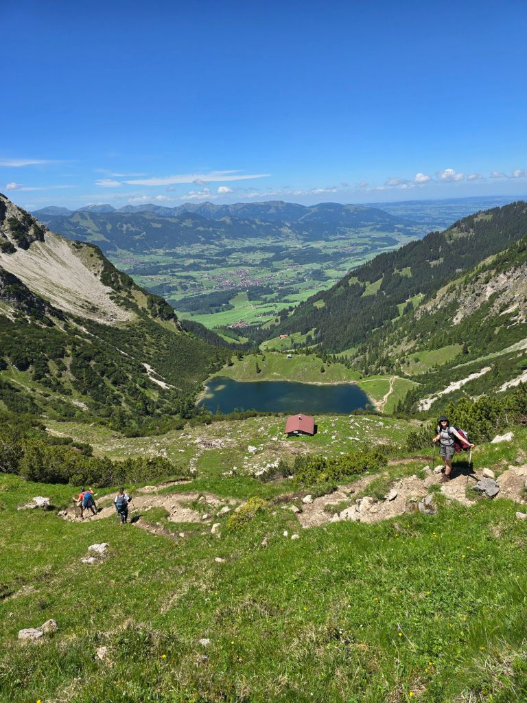Mit diesem traumhaften Ausblick gings ins Tal