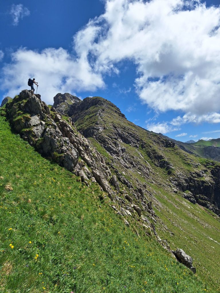 Moschi klettert wieder auf alle Felsen