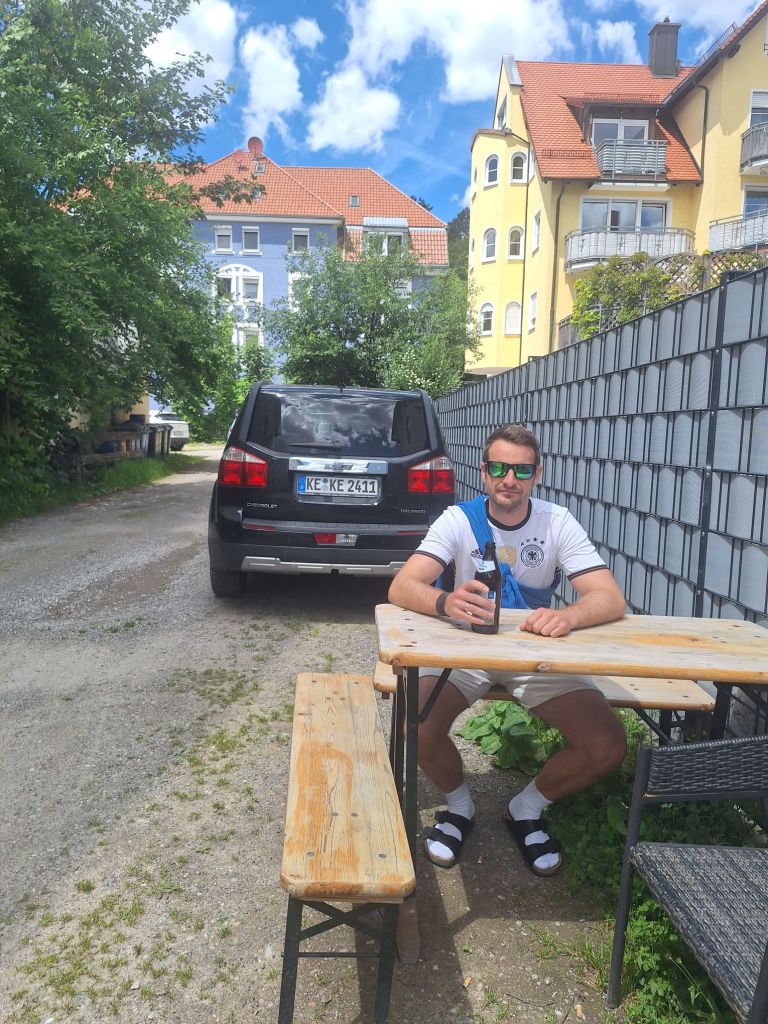 Julian hat schnell seinen eigenen Biergarten gefunden